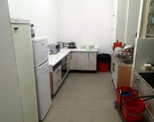 Albergue Internacional de Teruel City Backpackers的厨房或小厨房