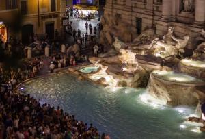 Relais Fontana Di Trevi Hotel内部或周边的泳池
