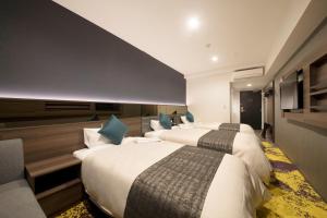 Quintessa Hotel Fukuoka Tenjin Minami客房内的一张或多张床位