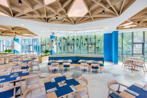 BlueSotel SMART Krabi Aonang Beach - Adults only - SHA Extra Plus餐厅或其他用餐的地方