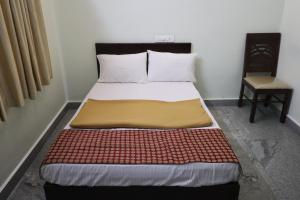Jippus Galaxy Budget Air port hotel客房内的一张或多张床位