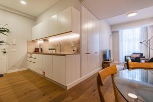 Upscale & Modern 2BDR Apartment的厨房或小厨房