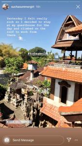 乌布Kampung Sari Homestay的一张带有建筑物照片的网站的截图