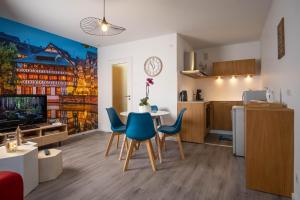 Strasbourg Appart Cosy Hyper Centre的厨房或小厨房