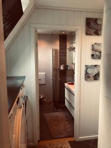 奥勒松Ålesund downtown loft room with shared bathroom的相册照片