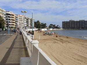 托雷维耶哈Beachfront modern and spacious apartment的相册照片