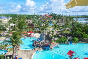 查兰卡诺亚塞班岛太平洋岛屿俱乐部的度假村水上公园的空中景观