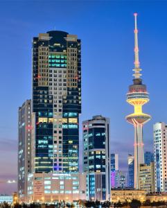 科威特科威特宏伟大酒店的城市天际线,享有太空针的景致