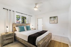 Alani Bay Premium Condos客房内的一张或多张床位