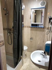 Hotel Arbre De Neu的一间浴室