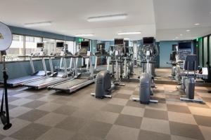 Holiday Inn Washington-College Pk I-95的健身中心和/或健身设施