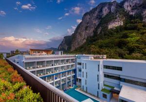奥南海滩BlueSotel SMART Krabi Aonang Beach - Adults only - SHA Extra Plus的山地酒店