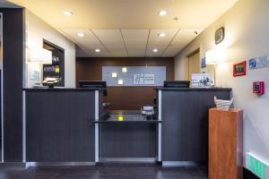 Holiday Inn Express Castro Valley大厅或接待区