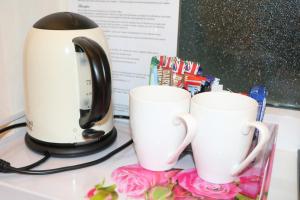 List Five - Your British Guesthouse的咖啡和沏茶工具