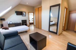 Hotel Suites Feria de Madrid的休息区