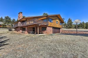 埃斯蒂斯帕克Spacious Colorado Retreat with Deck and Mountain Views的相册照片