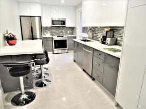 iResidence in Toronto - Fantastic Vacation Home的厨房或小厨房