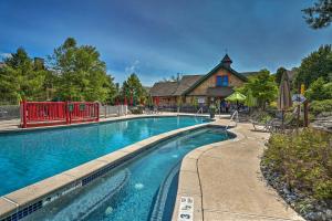 Vernon TownshipMountain Creek Resort Home - Hot Tub and Pool Access的相册照片
