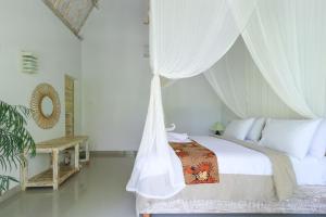 Angels Bungalow Nusa Penida客房内的一张或多张床位