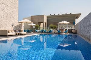 Novotel Bur Dubai - Healthcare City内部或周边的泳池