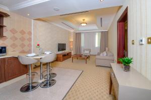 Al Diyafa Furnished Suites的休息区