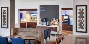 Holiday Inn Express - Sarnia - Point Edward, an IHG Hotel餐厅或其他用餐的地方