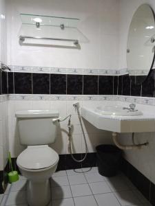 GloRy BeAch ResOrt private apartment的一间浴室