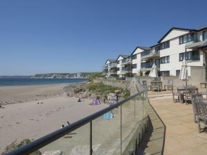 滨海比格伯里6 Burgh Island Causeway的享有海滩美景,设有酒店