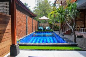 蓝梦岛特加尔酒店的一座房子后院的游泳池