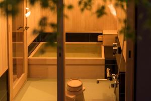 坎普顿度假屋 京都西阵的一间浴室
