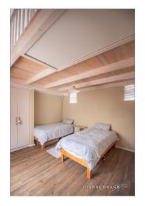 Bruckendorf Self Catering Apartment客房内的一张或多张双层床
