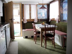 上萨克森Casa Cadruvi, Ferienhaus in Obersaxen, 150 Quadratmeter的相册照片