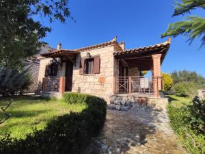 查加基恩Vozas Villas - Traditional Houses with Great View的享有石屋的外部景色