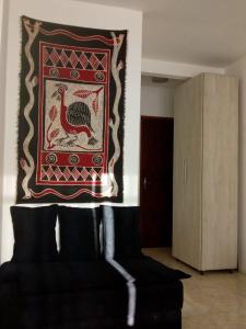 库里提巴CASANOGh NOVO TEMPO的挂在客厅沙发上的地毯