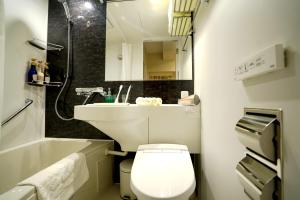 Le Tour Hotel Akihabara Ekimae 楽途ホテル秋葉原駅前店的一间浴室