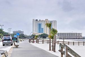 格尔夫波特Gulfport Home with Deck and Grill, Walk to Beach!的相册照片