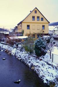 利波瓦拉尼U Broučků的河边的雪屋