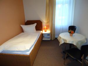 德累斯登那帕诺拉玛膳食公寓酒店客房内的一张或多张床位