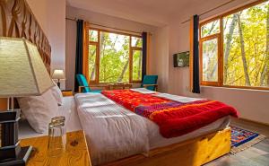 Tushita Ladakh客房内的一张或多张床位