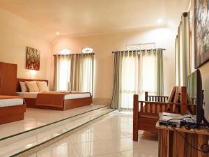 吉利美诺两兄弟旅馆的一间卧室配有一张床,并在一间客房内配有电视。