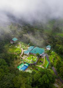 努沃勒埃利耶Mandaram Eco Resort的山景别墅的空中景致