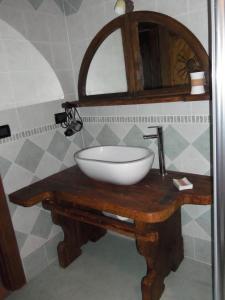 赛萨罗德酒店的一间浴室
