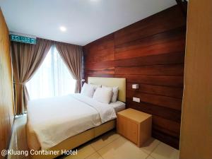 居銮Kluang Container Swimming Pool Hotel的相册照片