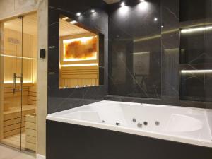 Luxury Spa Suite的一间浴室
