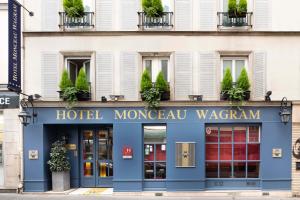 巴黎蒙斯伍瓦格兰酒店的摩洛哥建筑前方的旅馆