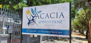 布隆方丹Acacia Westdene B&B的 ⁇ 上贴着西洋 ⁇ 的标志