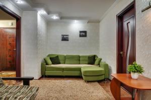 Apartment - Sobornyi Prospect 93的休息区