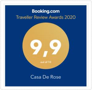 罗马Casa De Rose的黄色圆圈读旅行者评奖的标志