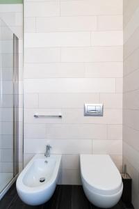 圣文森特卡萨莫内特公寓的一间带卫生间和水槽的浴室