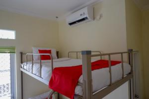 三宝垄RedDoorz Hostel near Kota Lama Semarang的相册照片